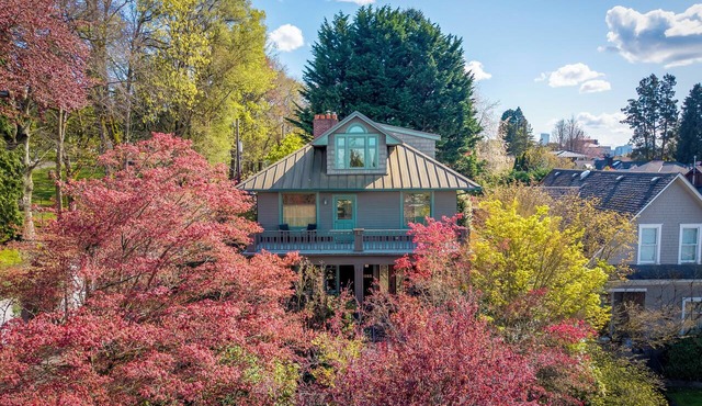 Capitol Hill Charm: Lake & City Views! + Game Room