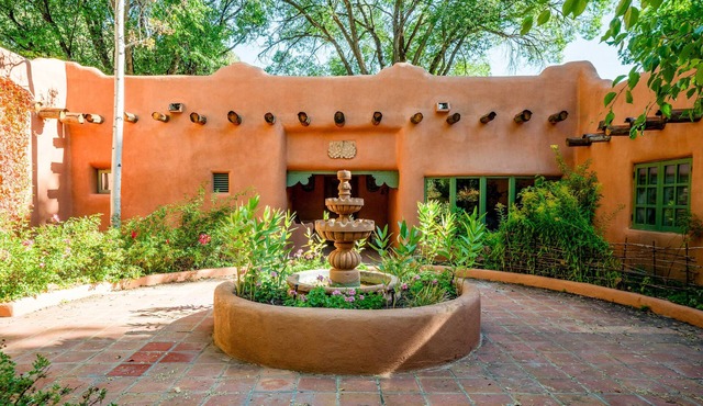 Casa Rosa - Hot Tub, Patio & Pet Friendly Retreat
