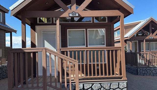 Charming 2-bedroom cabin #105 in amazing Moab with AC, WiFi