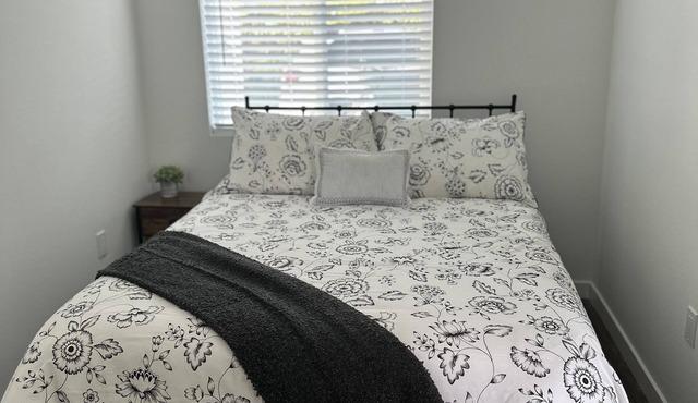 Charming and Stylish 1 Bedroom/1 Bathroom Guesthouse in Los Angeles