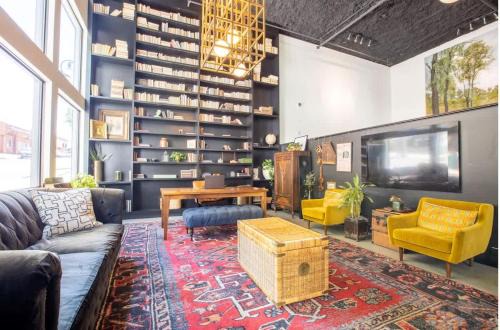 Charming Downtown Oasis - Two and a Half Blocks to Broadway in Nashville