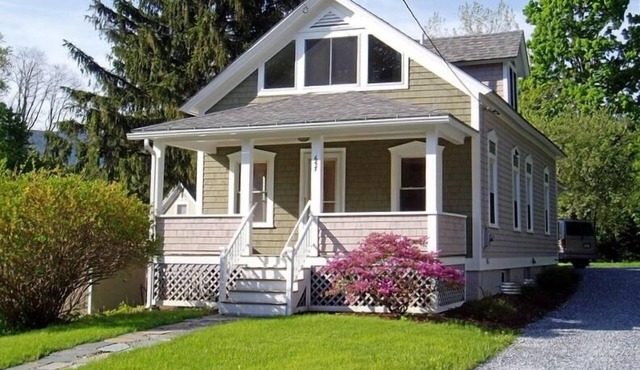 Charming Downtown Williamstown Cottage - 5 Min Walk to Campus in Williamstown