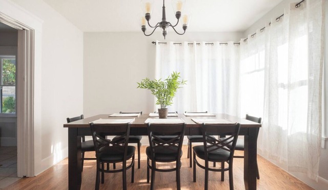 *Charming* Family & Couples Friendly 4 BR ENTIRE HOUSE
