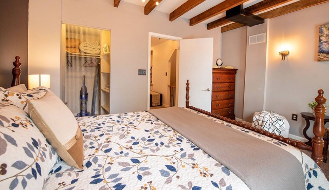 Charming. Friendly Neighborhood. Full Amenities