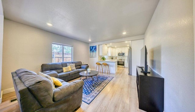 Charming Newly Remodeled 3-Bed, 2 bath Denver Home with WiFi & AC in Denver