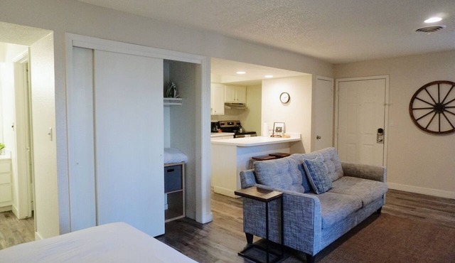 Charming Studio Amazing Location King-Size Bed