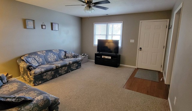 Clean Spacious 3BR, ½ Mi to Hospital, Near Universities, Fast WiFi, Pet-Friendly in Princeton