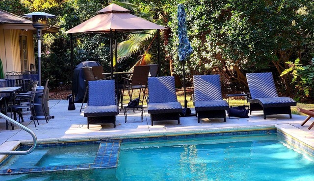 Close to Beach with a Large Private Pool that can be heated. Paradise in HHI!