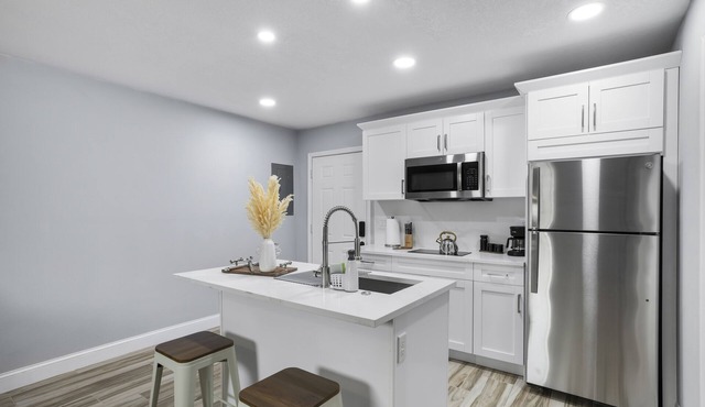COMFORTABLE apartment close to Bush GARDEN, 15min DOWNTOWN TAMPA