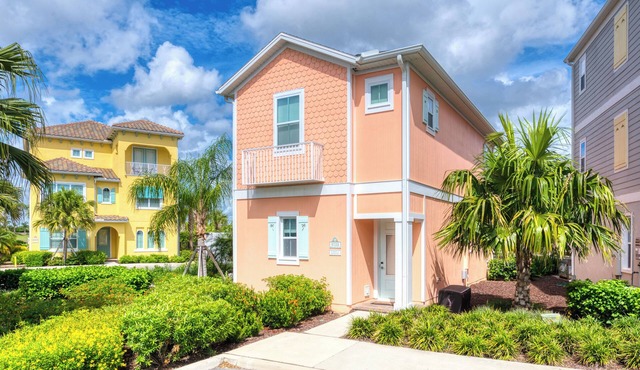 Comfy Cottage with Hot Tub near Disney with Margaritaville Resort & Island H2O.