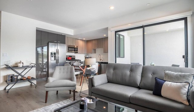 Comfy Mar Vista 1BR w/in-unit W/D + Gym near Venice Beach by Blueground