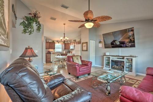 Condo w/Screened-in Porch, 1 Mi to Sebring Golf!