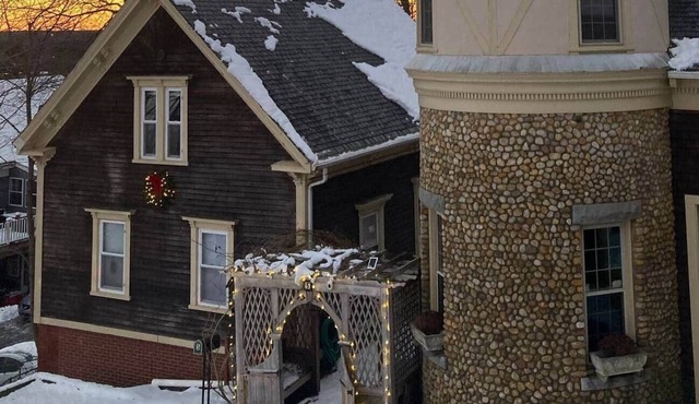 Cottage by the Castle – Downtown Spencer in Spencer