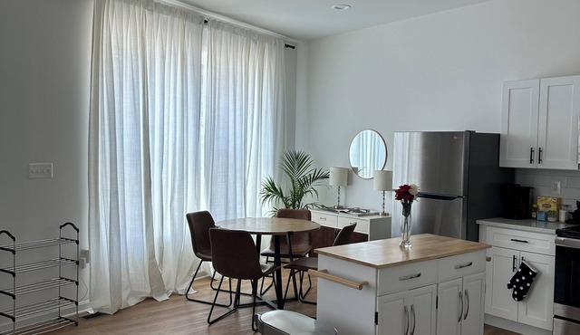 Cozy 1-bedroom apartment in charming Baltimore w/Fast WiFi, AC, Private Parking