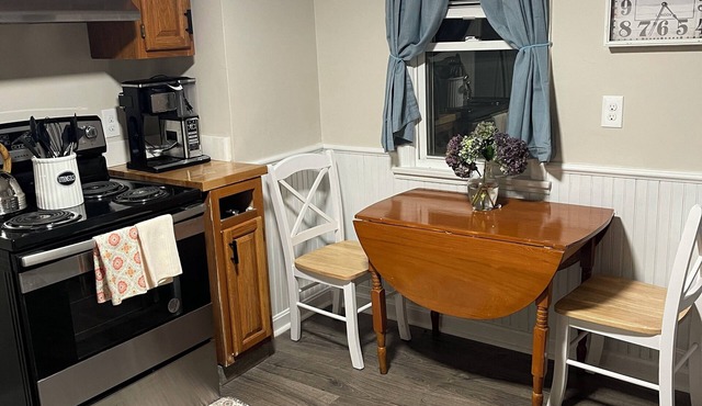 Cozy 2-bedroom house in centrally located Auburn with air conditioning/heating in Auburn