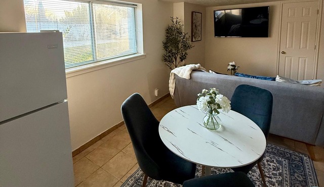Cozy and peaceful 2-bedrooms basement/apartment