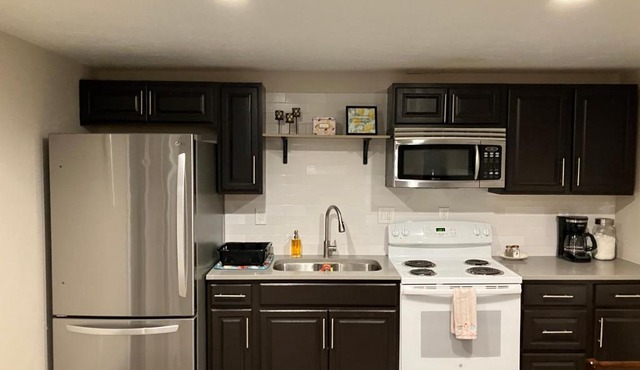 Cozy Getaway near SLC Airport & Downtown - 1st floor Apartment