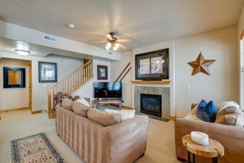 Cozy Park City Townhome By Dining, Shops & More!