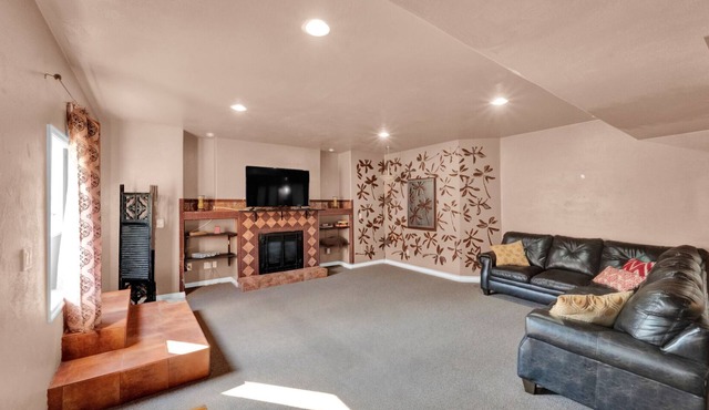 Creative Cozy Lux Basement Apartment
