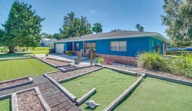 Crystal River Retreat w/ Mini-Golf Course!