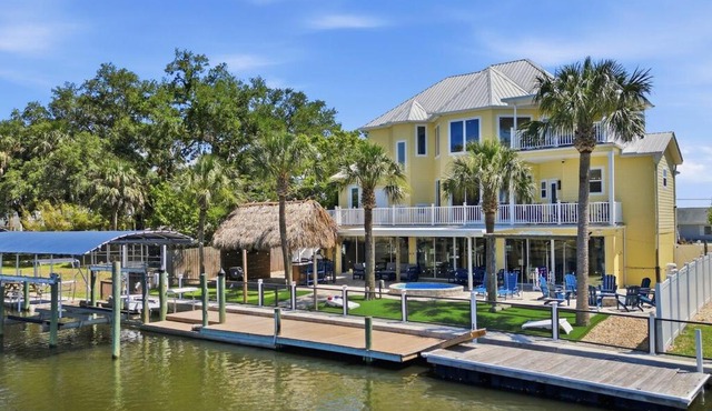 Crystal River Waterfront 5BR w Dock - Sleeps 11 - Bayshore Getaway
