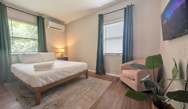Cute 2BR Northside Retreat | Near Airport in Jacksonville