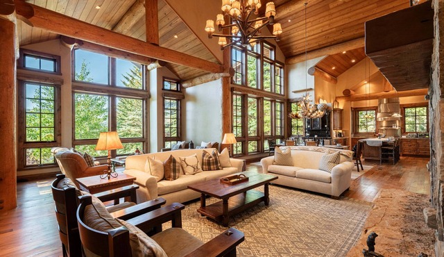 Deer Valley Ski Lodge + Hot Tub + dogs welcome