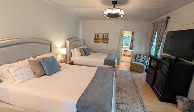 Deluxe Room Two Queen Beds in Dahlonega