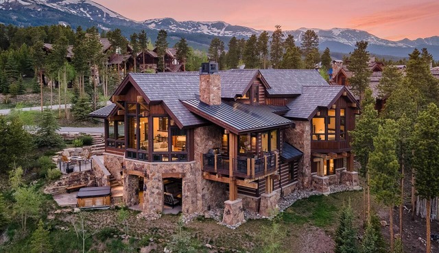 Designer Home + Ski in/Ski out + Hot Tub - Epic Retreat