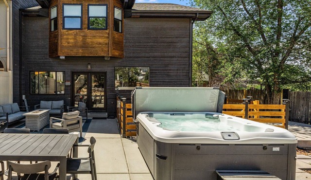 Designer house 20 mins from 4 ski resorts & Salt Lake downtown