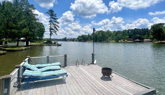 DO NOT Book! VRBO do mot to take off the listing despite cancellled add!