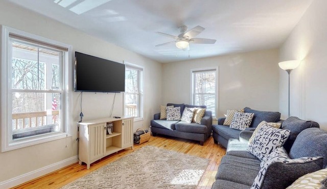 Dog-friendly home with large deck, AC, grill, fireplace & beach access in Madison