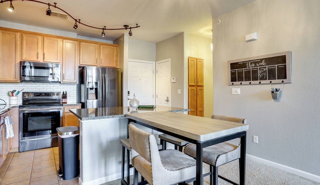 Easy E470 & 125 Access! Quiet Englewood Condo in Englewood