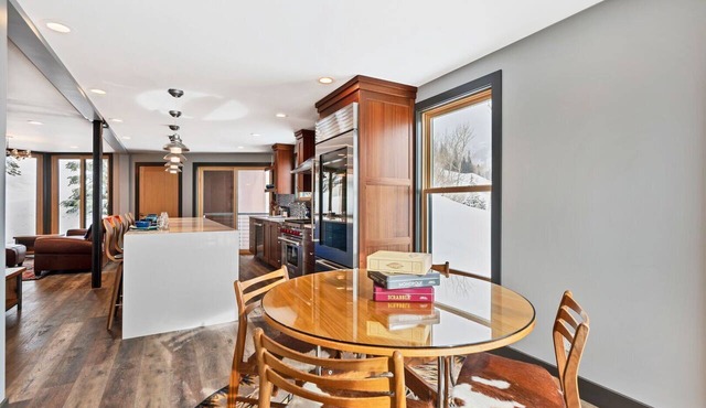 Enjoy pure luxury in Alta in this Contemporary Condominium with Hot Tub