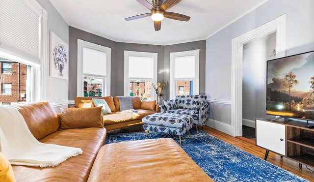 Family-Friendly 4BR, 2B Near Boston, Walk to Moody St, Free Parking, Fast WIFI in Waltham