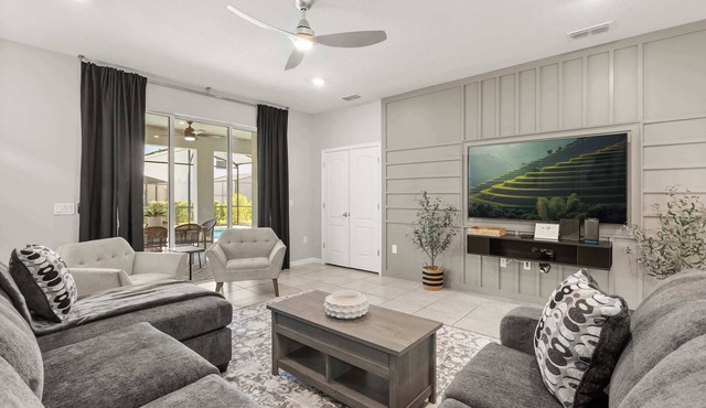 Family Fun Villa w Pool, Hot Tub & Game Room