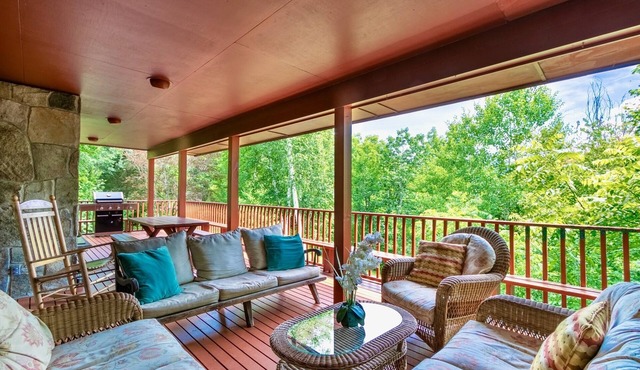 Family Reunion Gem! Pool, Tennis, Deck, Fireplace, Views, Privacy - Dogs loved