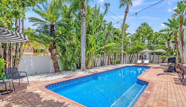 Five Palms | Stunning Lido Key Retreat with Private Pool, Firepit, and Steps to the Beach in Lido Key