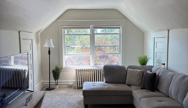 Fully Furnished 1-Bedroom Apartment, Newly Renovated & Move-In Ready