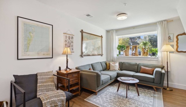 #G 2-Story, Modern Rustic Apt in Cntrl Downtown
