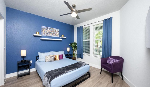 Gated Resort Style 2BR - KING Bed, Pool Views, SPA Hot Tub, Gym, WiFi, Wash & Dry, AC, Elevators, Starbucks, EV CHRG Station, Free Parking, Pets - IDEAL FOR Medical, Business, Relocation, Long Stays - by Moffitt Cancer Ctr, USF, River Hills Country Club