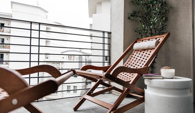 Gorgeous studio steps from The Groove in Los Angeles