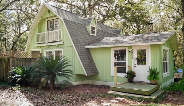 Green House Under the Oaks Near Weeki Wachee Springs & Cabot Farms Golf Course
