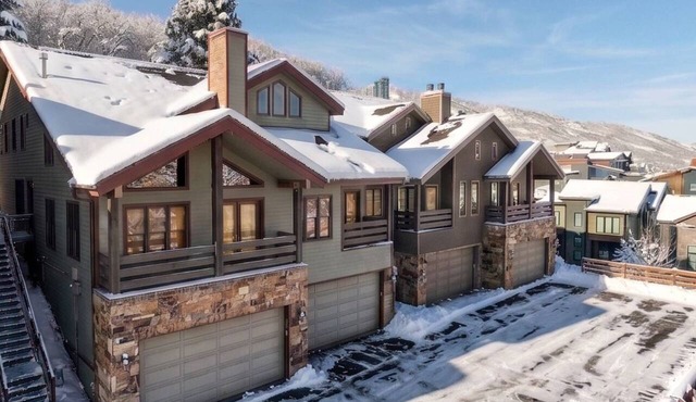 Group of 40? 4 Side-by-Side Homes, Walk to Park City Mountain & Main, Hot Tubs