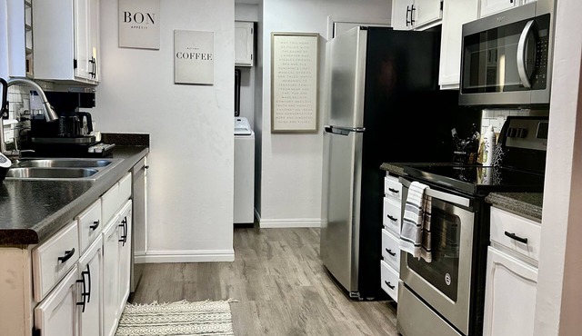 Happy hippie house . Cozy remodeled 3bd , family neighborhood Salt Lake City !