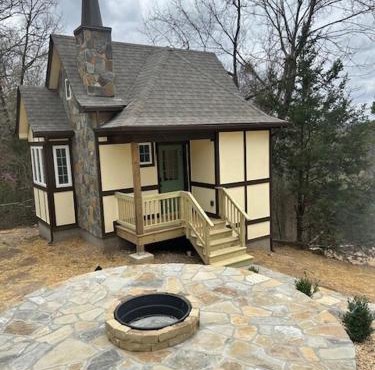 Hearthstone Hideaway at Tudor Suites