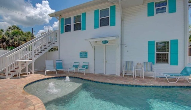 Heated POOL- 2 Houses to BEACH- Coastal Upper Unit