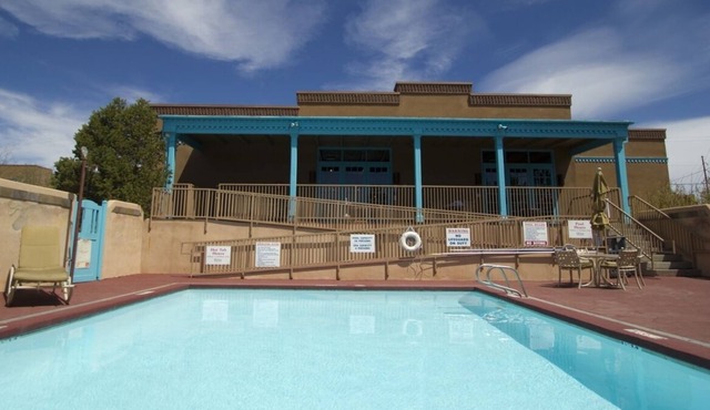 Historic Santa Fe - Unit with Southwestern Aesthetic, Pools and Full Kitchen