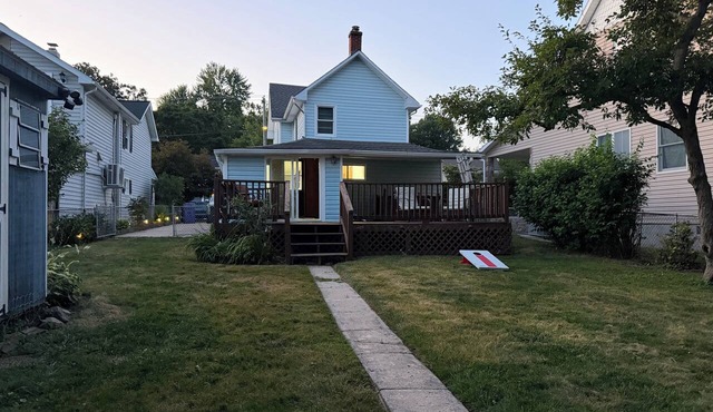 HISTORIC WATERFRONT 2 Bedrooms/4 beds in Chesapeake City with AC