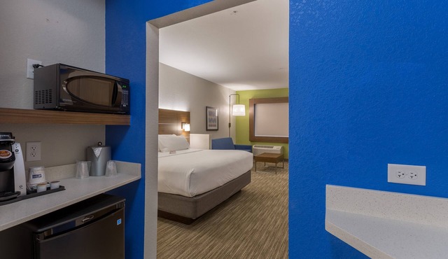 Holiday Inn Express and Suites San Marcos South by IHG in San Marcos